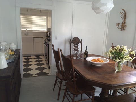 Dining room with seating for up to 6 people