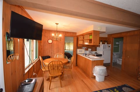 Open dining & kitchen area - Open dining & kitchen area