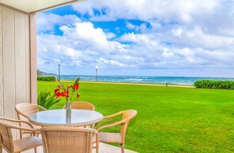 Private Oceanfront Lanai with Gorgeour Sunrise Views