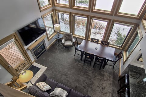 Vaulted Ceilings in Living Area - Vaulted Ceilings in Living Area