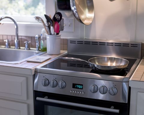 Brand New Stove! (2017)