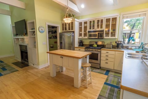 Main Level | Kitchen