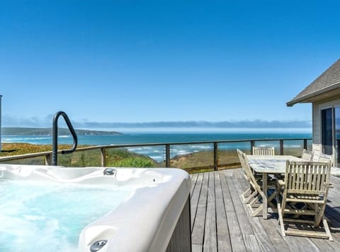 Imagine a relaxing soak with this amazing view.