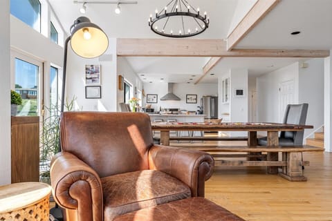 Warm finishes & thoughtful details are everywhere