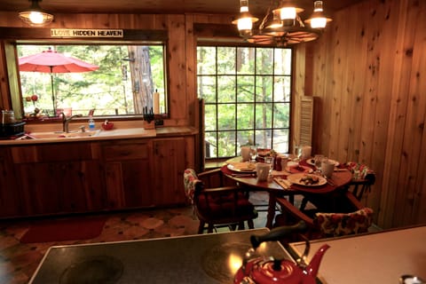 Kitchen table w/dining for 4 has a lovely view of the Strawberry - Kitchen table with dining for 4 has a lovely view of the Strawberry Creek.
.