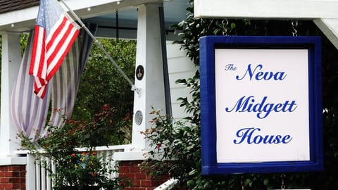 visit historic Neva Midgett house in heart of olf town Manteo