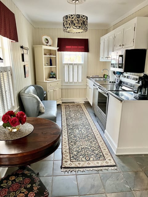 Full kitchen with refrigerator with icemaker, washer, dryer, dishwasher