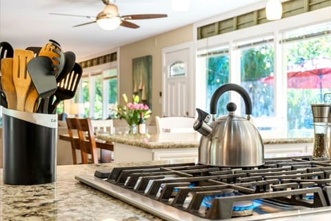 Gas oven and stove top!