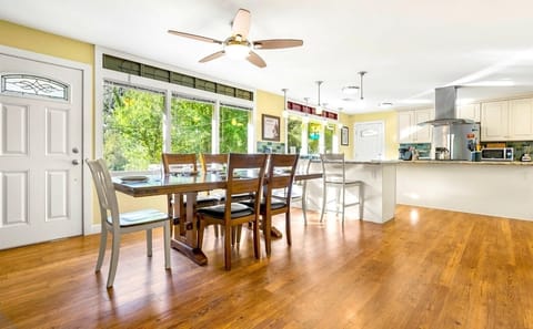 Game nights? Great Meals with your fav people? YES!