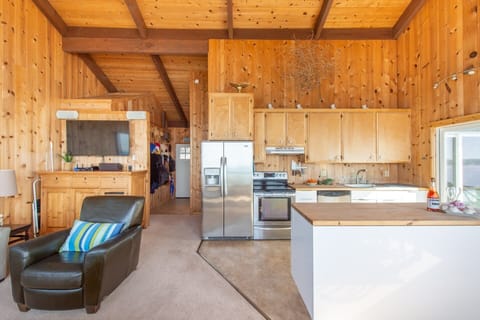 Can't stop, won't stop looking at all that beautiful wood