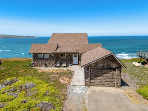 That ocean view could be your vacay sanctuary!