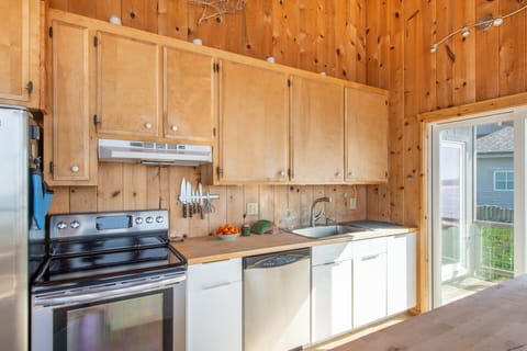 Complete kitchen for all your meal preparation needs