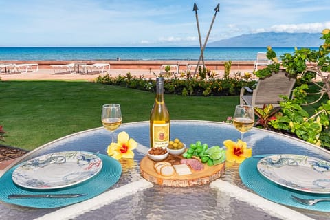 Lanai - Lanai dining right on the water