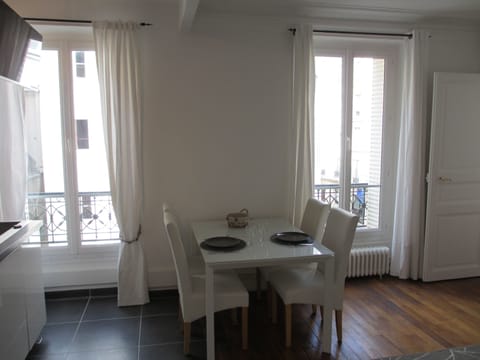 Spacious living room with dining table