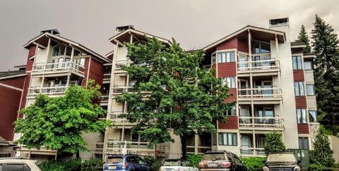 Village Watch #4 prime location overlooking Tamarack Chairlift & trail