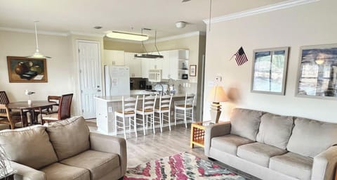 Romar Lakes 102B, 2 Bedroom 2 Bathroom. Ground Floor. Sleeps 6. Managed by Island Rentals