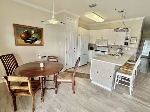 Romar Lakes 102B, 2 Bedroom 2 Bathroom. Ground Floor. Sleeps 6. Managed by Island Rentals