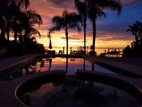 Another beautiful sunset with heated pool and hot tub!