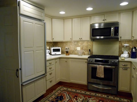 kitchen with icemaking refrigerator/freezer