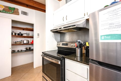 Well equipped kitchen for home meals!  Don't forget to take a magnet home for your fridg!!