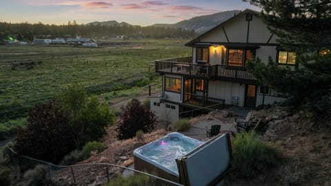 Private hot tub - Private hot tub and enclosed backyard with amazing views.