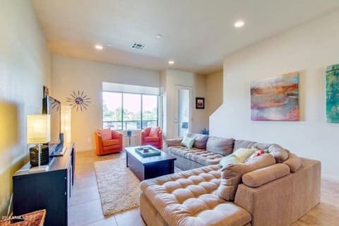 Living Room/Common Area w/Flat Scree and ultra Hi-speed internet #Scottsdale