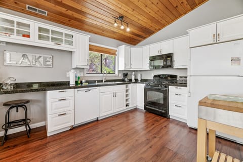 Full Kitchen - Full Kitchen with all of the neccicary amenities