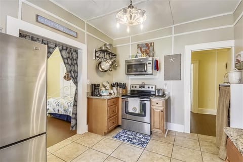 What a cool kitchen! You're going to have fun cooking or blending or making Mermaid Morning Bliss (#MMMBliss) coffee here!