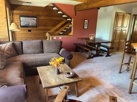 Living room & dining area