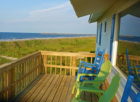 Ocean Front Beach Cottage-180 degrees ocean view from every room and L-deck WOW
