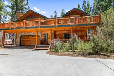 Exterior - Juniper Chalet cabin surrounded by pine trees!