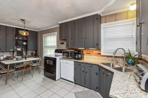 Fully equipped kitchen