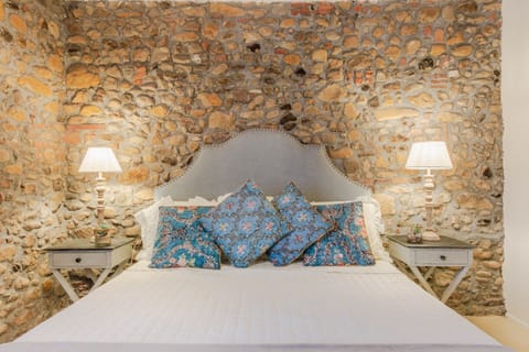 Bedroom with double bed in the fist floor