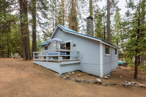 Welcome to our beautiful Shaver Lake Cabin in the West Village!