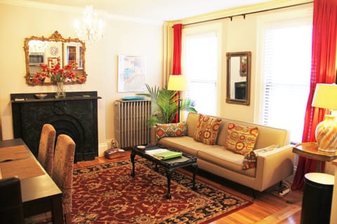Mid Century Modernity!
"Fort Hill Inn,  Boston",  3 Bedroom/ 2 bathroom