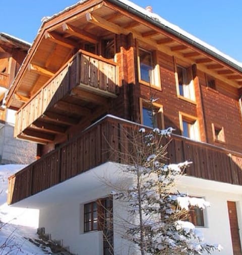Luxury  Ski Chalet on 3 floors, sleeps 8, 1800sft