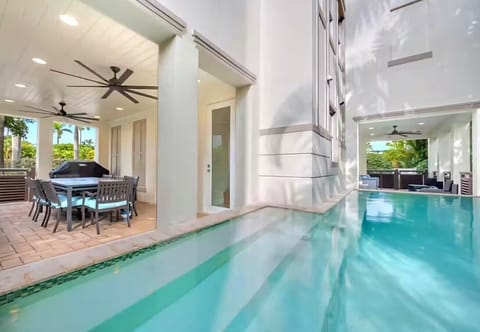 Welcome to Villa Delray- 400 feet to the beach! 1.5 blocks to Atlantic Ave