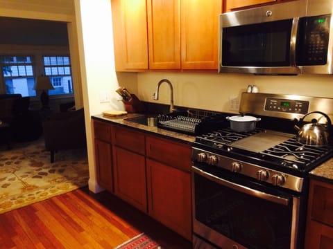 Full Gourmet Kitchen