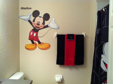 Family Bathroom 1
