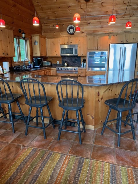 Ample extra seating at kitchen counter
