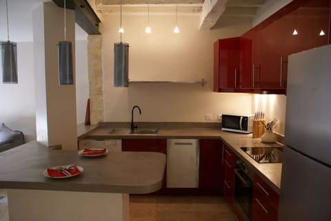 Table top and bench seating for 4