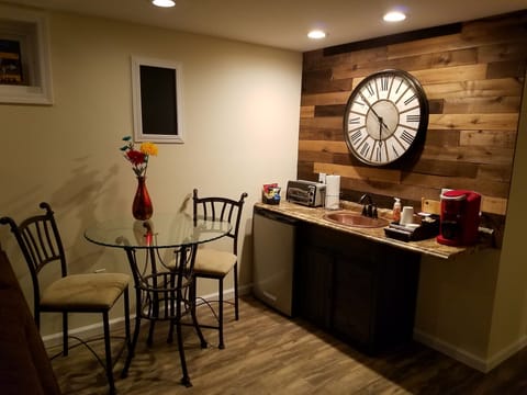 A resort style wet bar that we normally stock with FREEBIES. YUM!