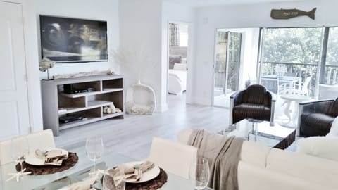 Light & Bright Unit with BALCONY