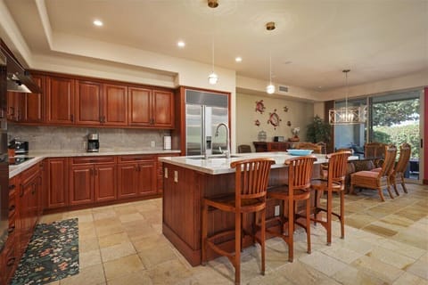 Fully Stocked Kitchen! Dishwasher soap and garbage bags included :)