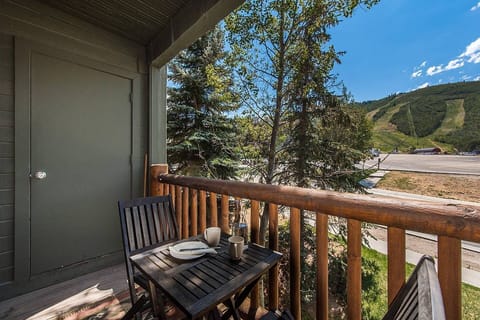 Balcony with views over the mountain