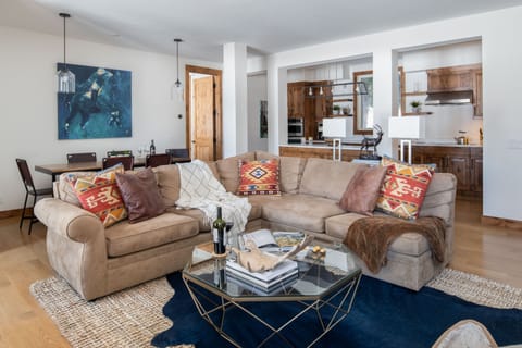 Living Room - Fireplace is not currently available for guest use as we await repairs to be completed.