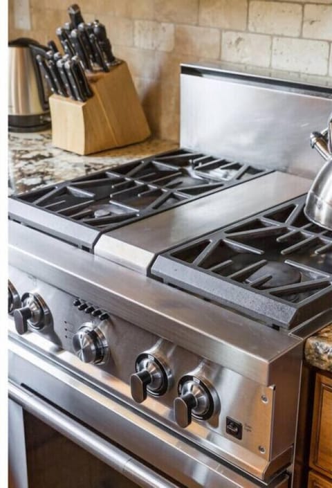 20,000 BTU Jenn Air Pro DualFuel/Conv Range + 32 Cubic Ft Fridge