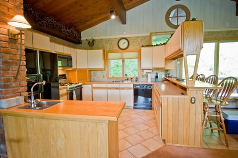 fully equipped kitchen