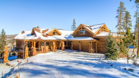 Executive Home 7 minutes from the Slopes of Breck! 