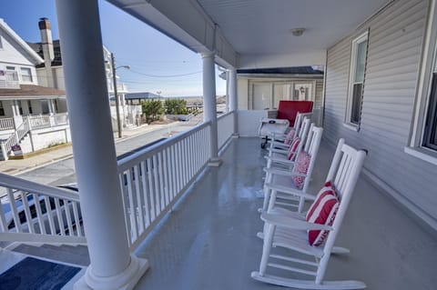 Huge front porch with ocean and Boardwalk views